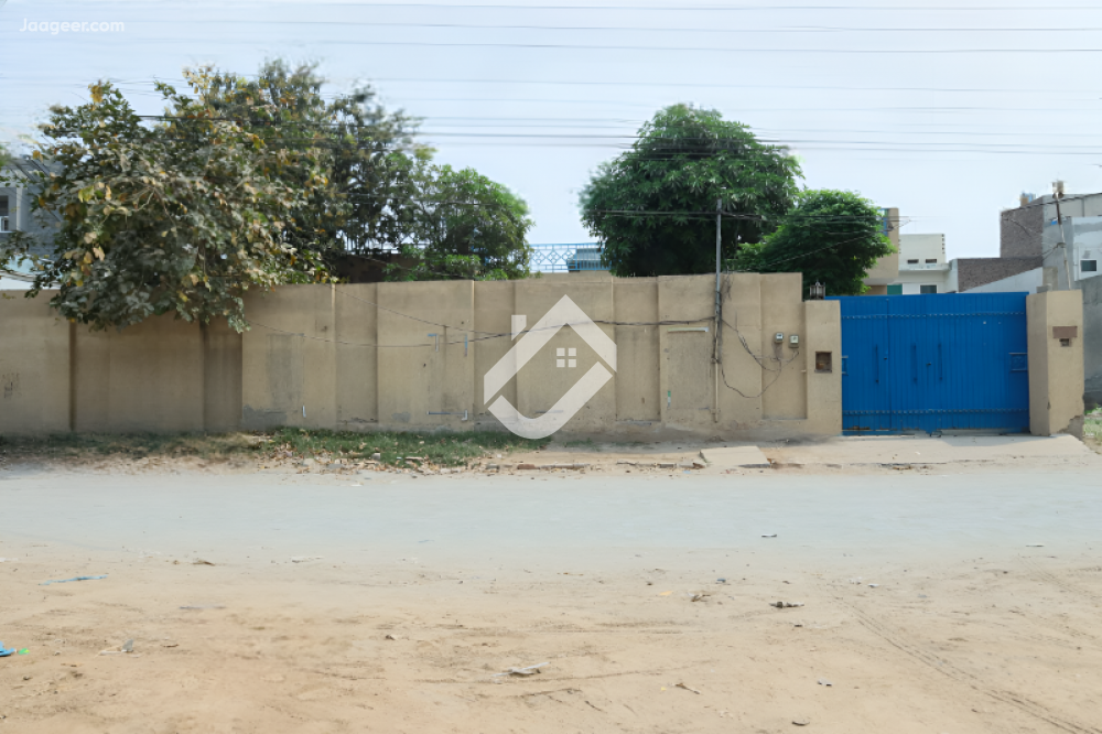 1 Kanal Corner House For Sale In University Road Next To ChenOne/KFC