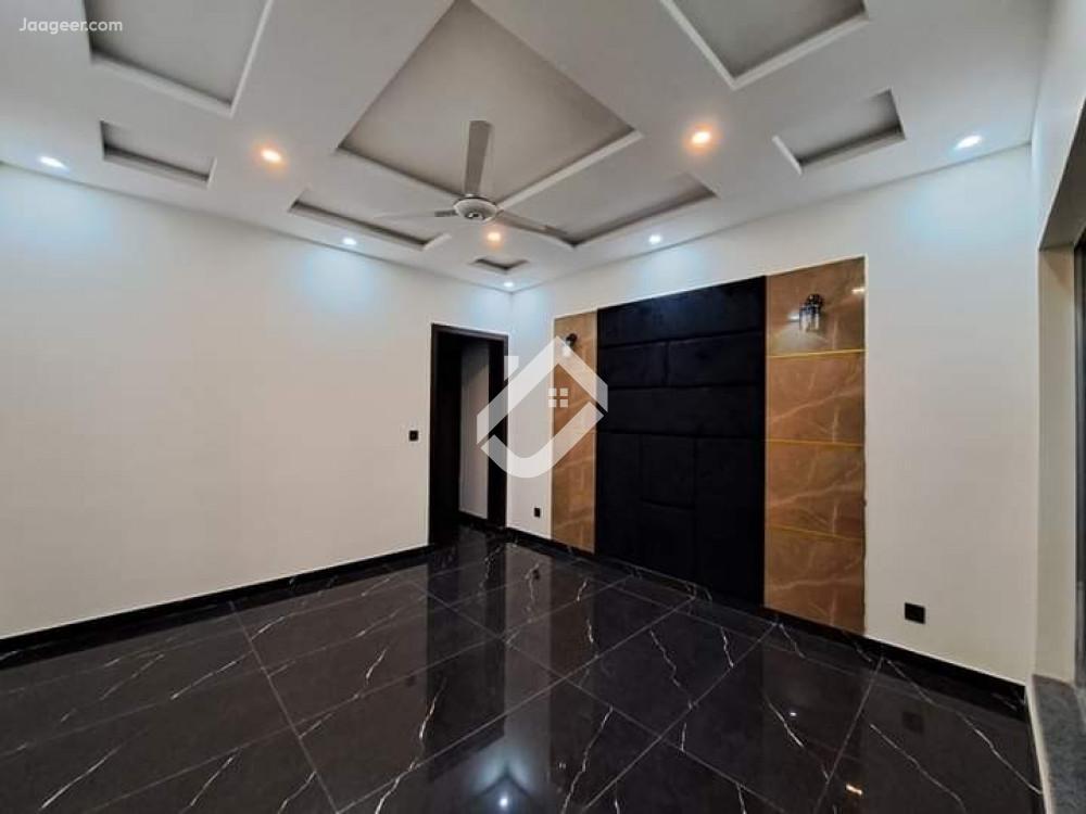 View  10 Marla Double Storey House For Sale In Formanites Housing Scheme  in Formanites Housing Scheme, Lahore