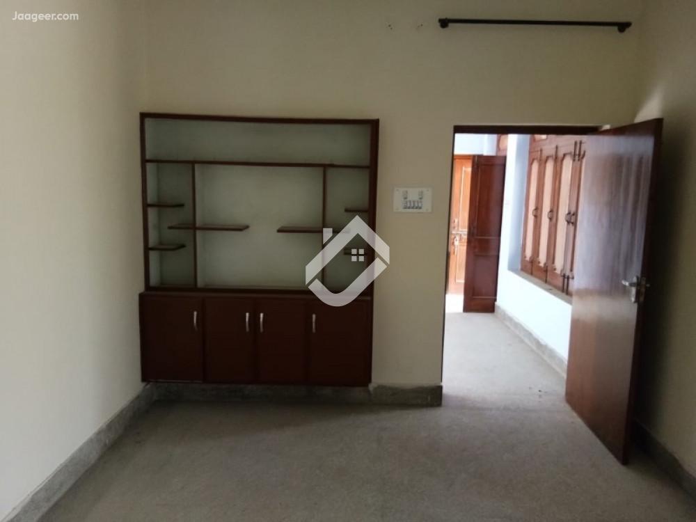 10 Marla House For Sale In Club Road