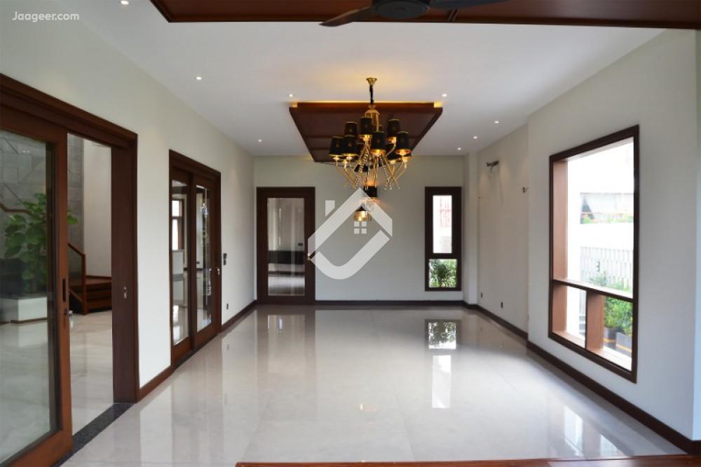 1000 Square Yards House For Sale In DHA Phase 8