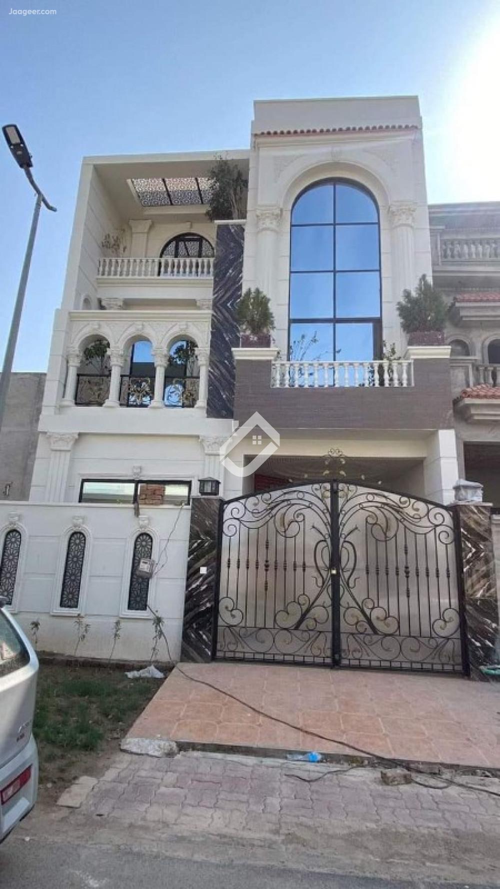 View  5 Marla Double Storey  House For Sale In Royal Orchard Street 3 Block-D  in Royal Orchard, Multan