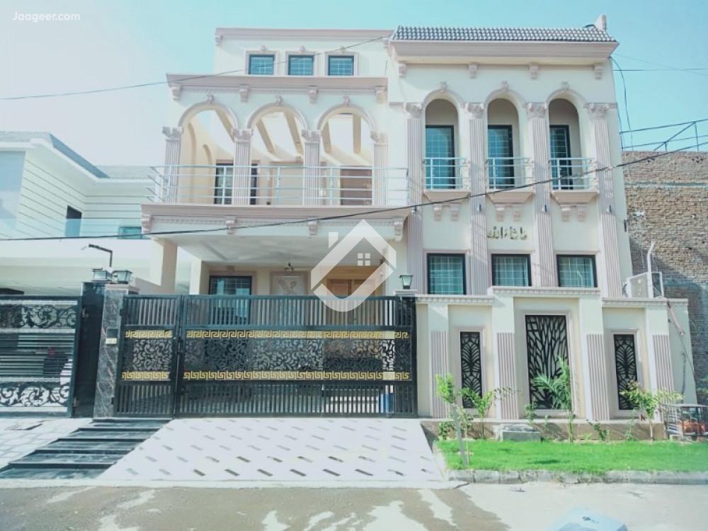 View  8 Marla Double Storey Stunning House For Sale In Khayaban E Naveed in Khayaban E Naveed, Sargodha