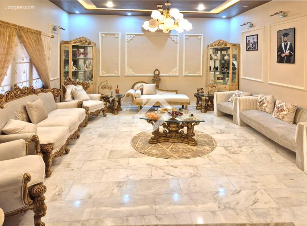 900 Square Yards House For Sale In PECHS Society